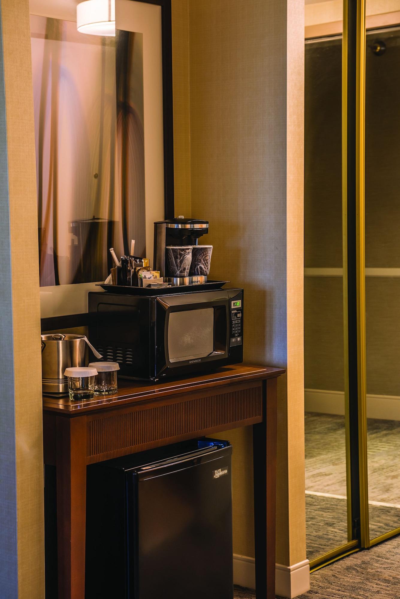 Doubletree By Hilton Tulsa At Warren Place Екстер'єр фото