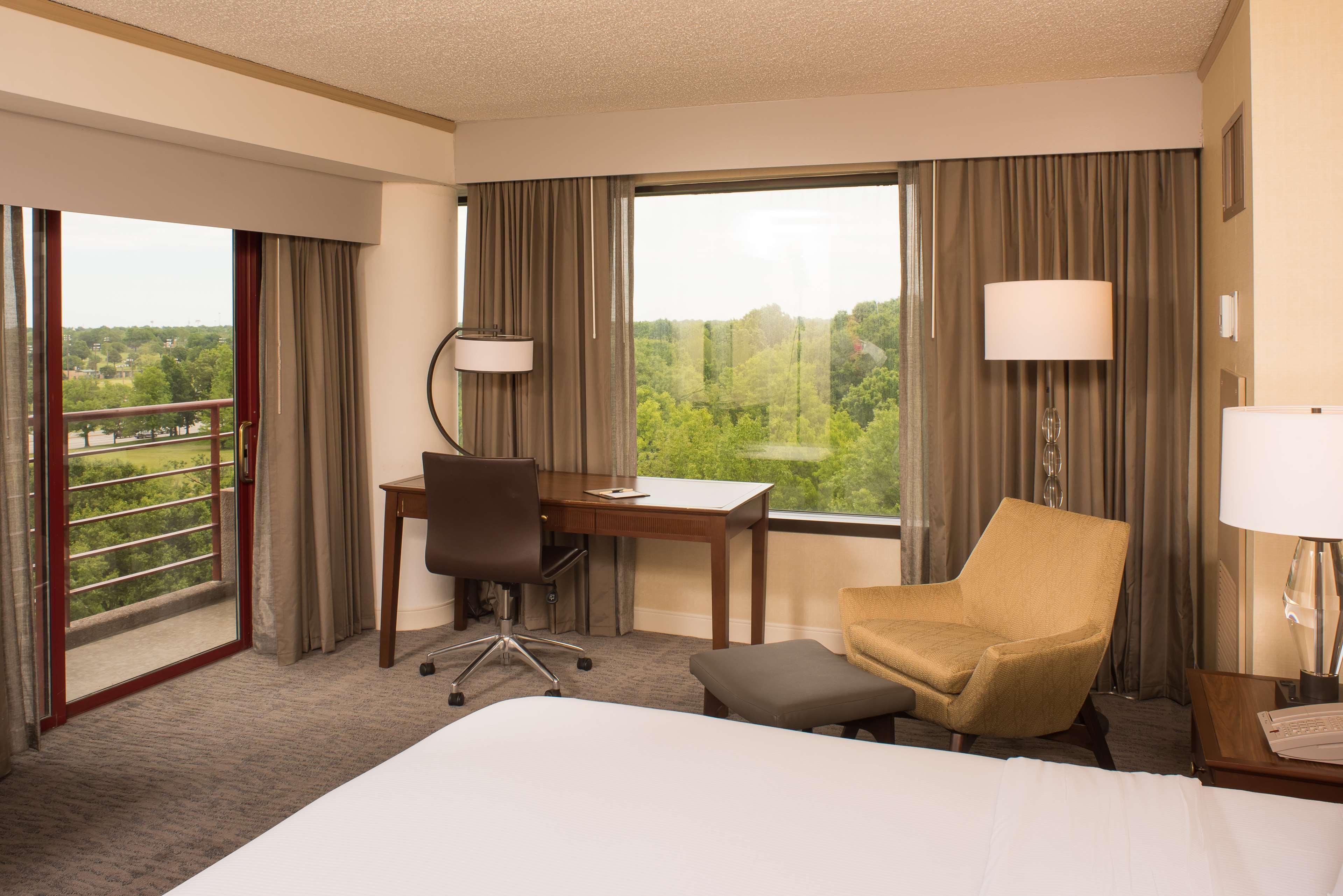 Doubletree By Hilton Tulsa At Warren Place Екстер'єр фото