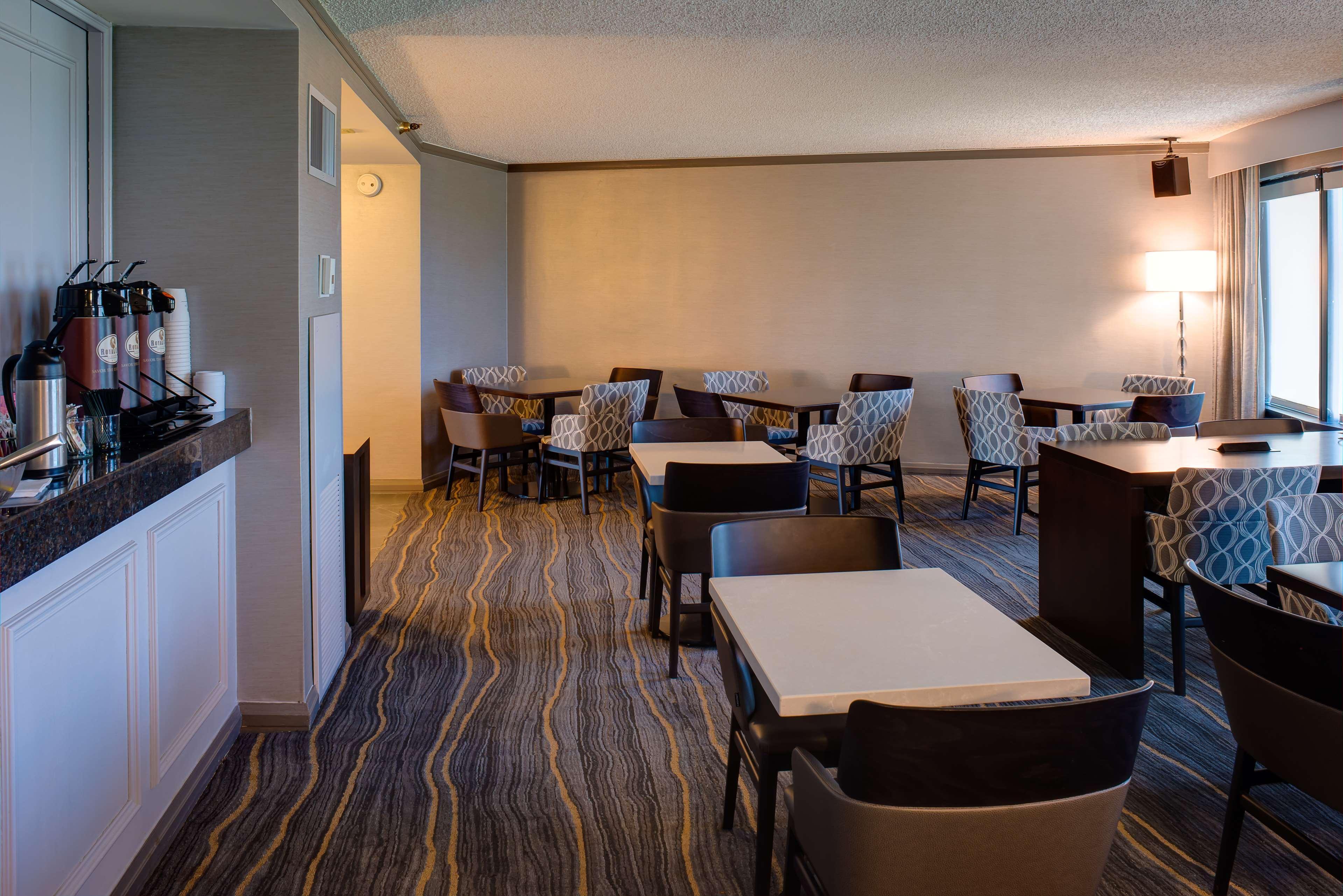 Doubletree By Hilton Tulsa At Warren Place Екстер'єр фото