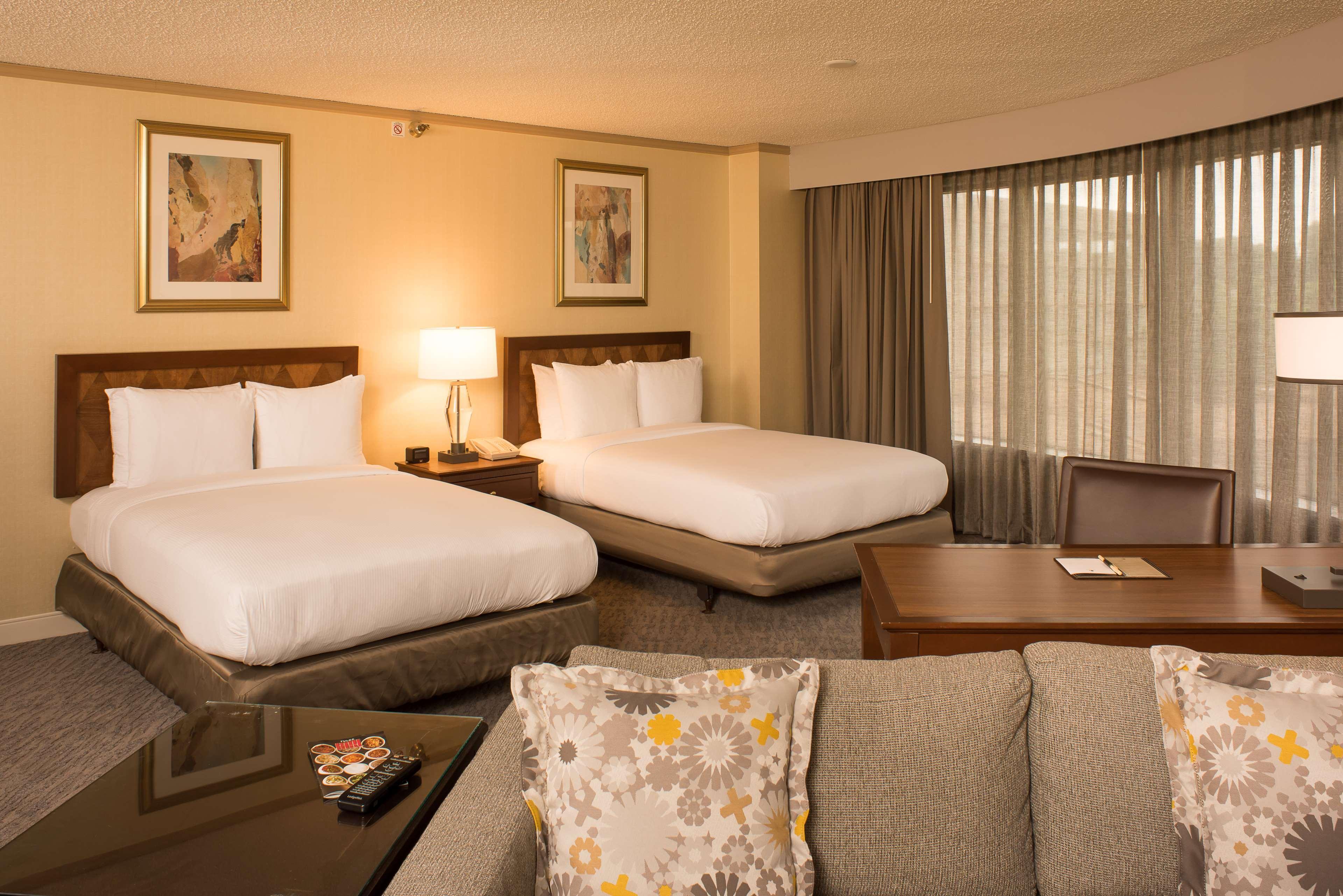 Doubletree By Hilton Tulsa At Warren Place Екстер'єр фото