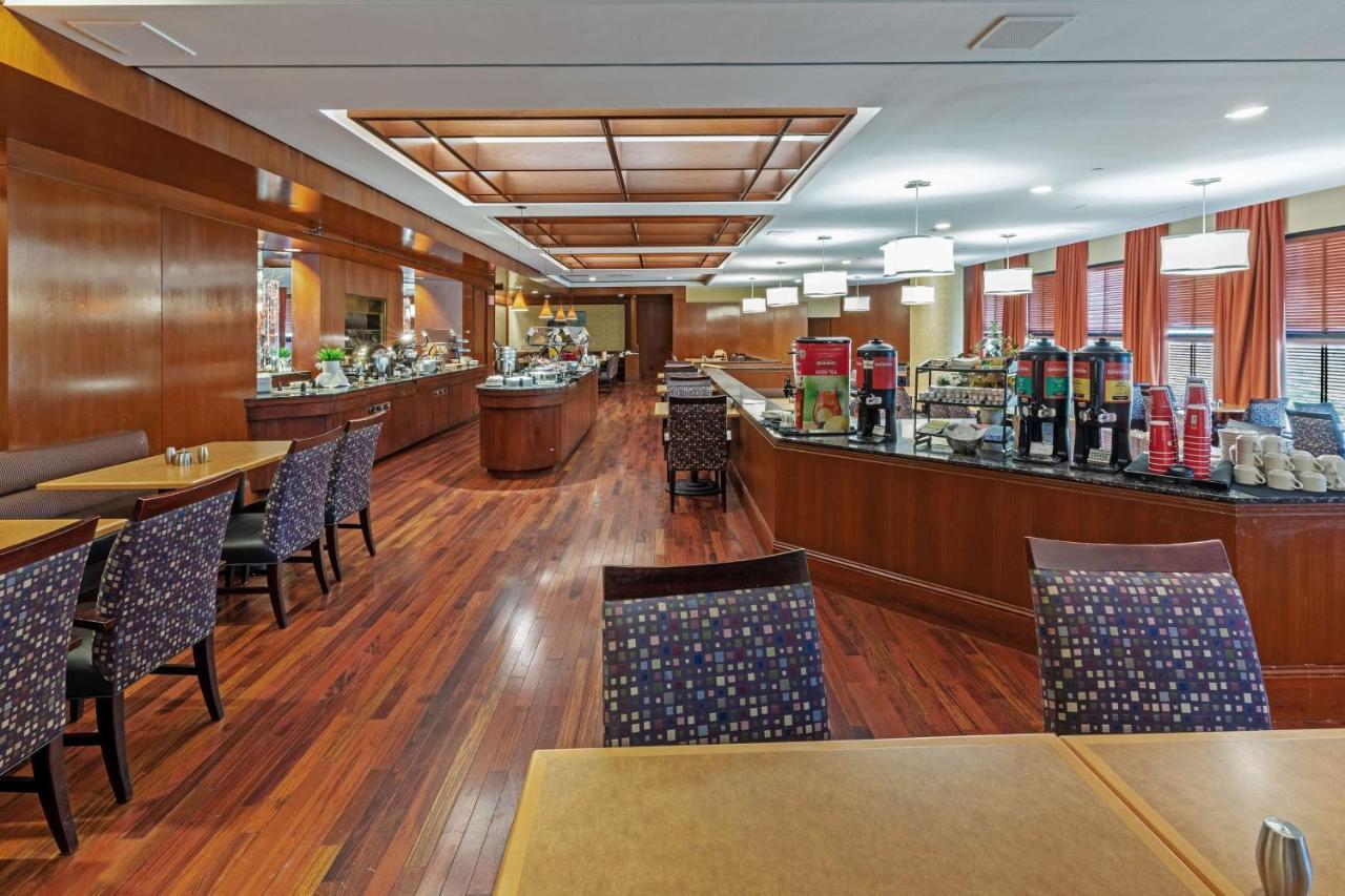Doubletree By Hilton Tulsa At Warren Place Екстер'єр фото