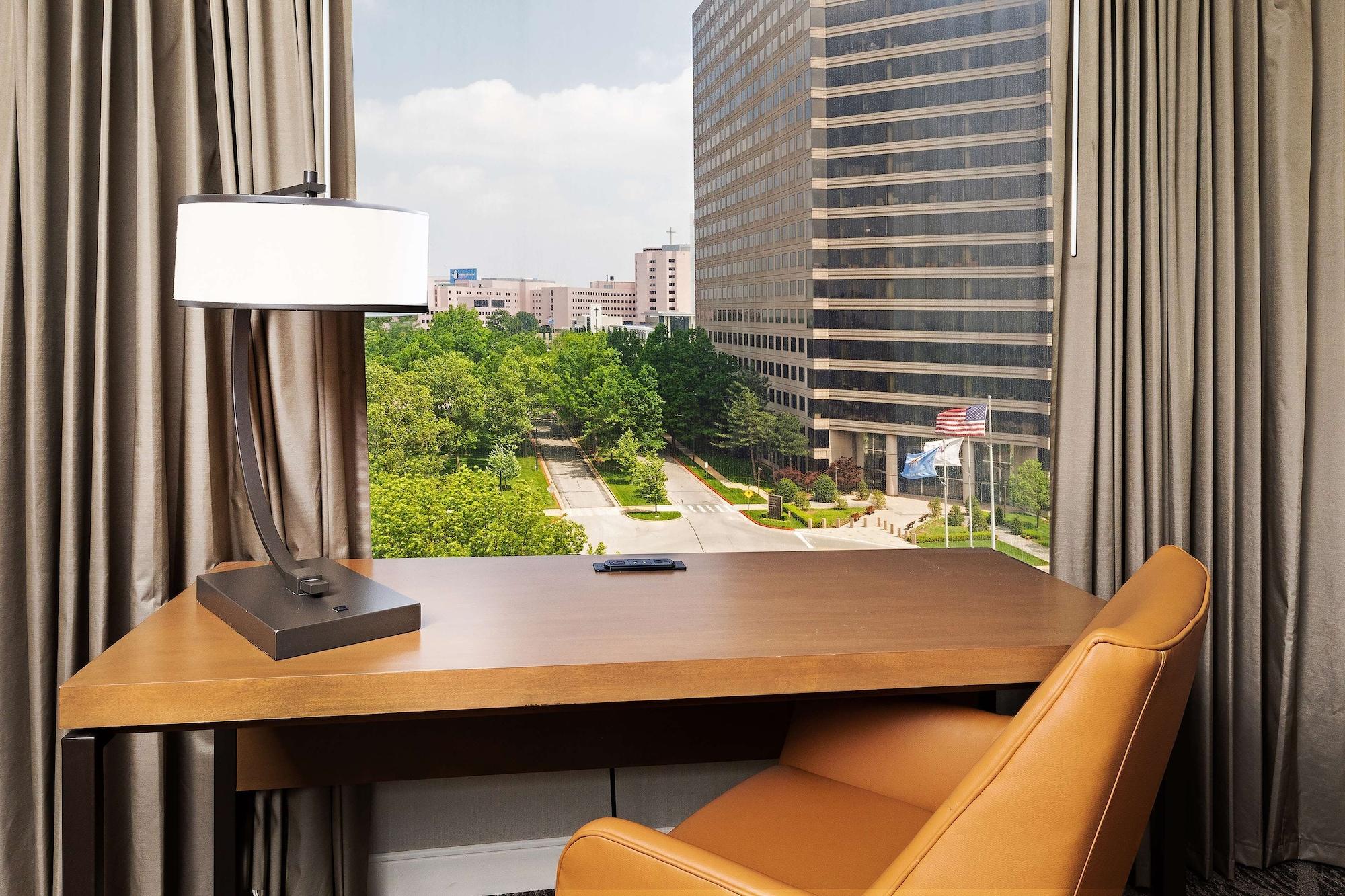 Doubletree By Hilton Tulsa At Warren Place Екстер'єр фото