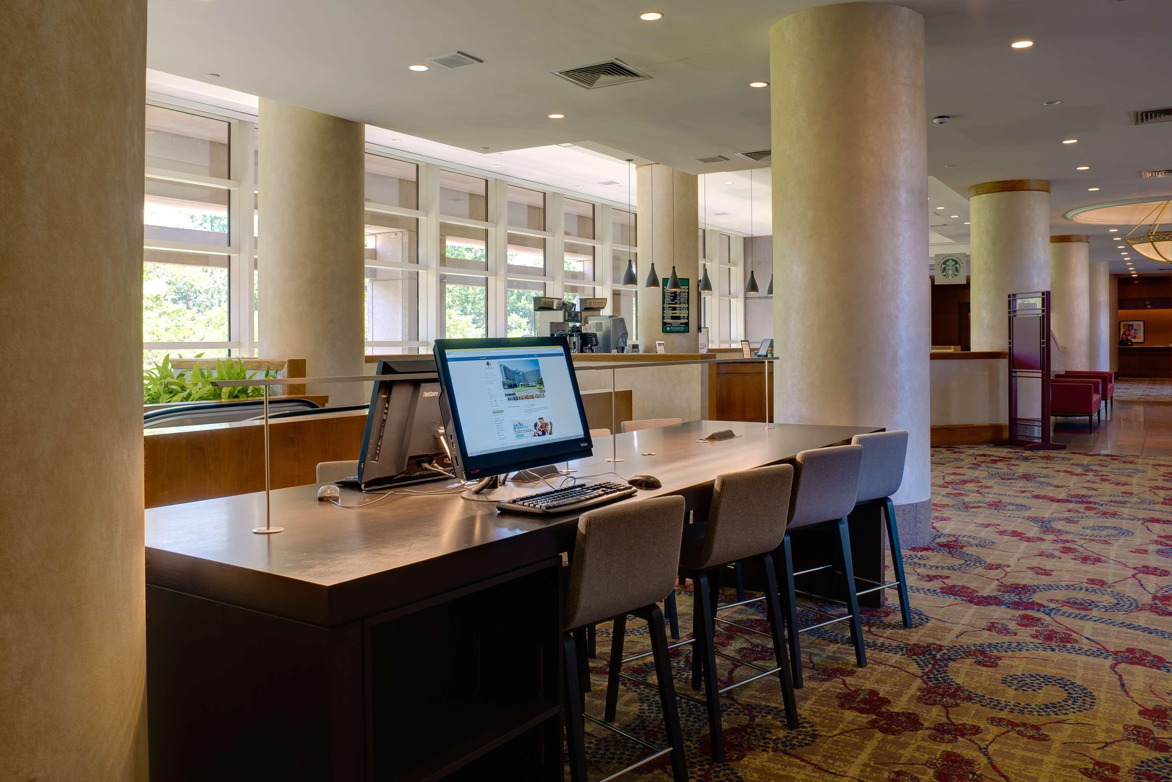 Doubletree By Hilton Tulsa At Warren Place Екстер'єр фото