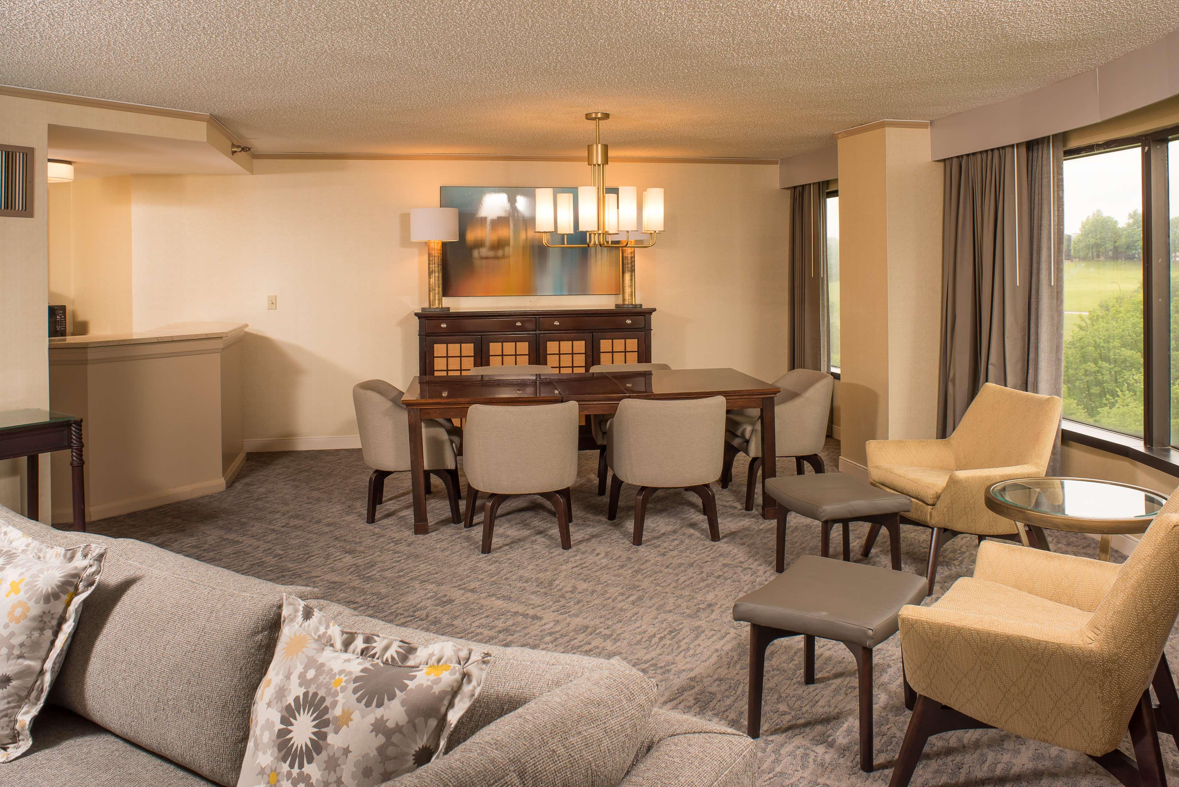 Doubletree By Hilton Tulsa At Warren Place Екстер'єр фото