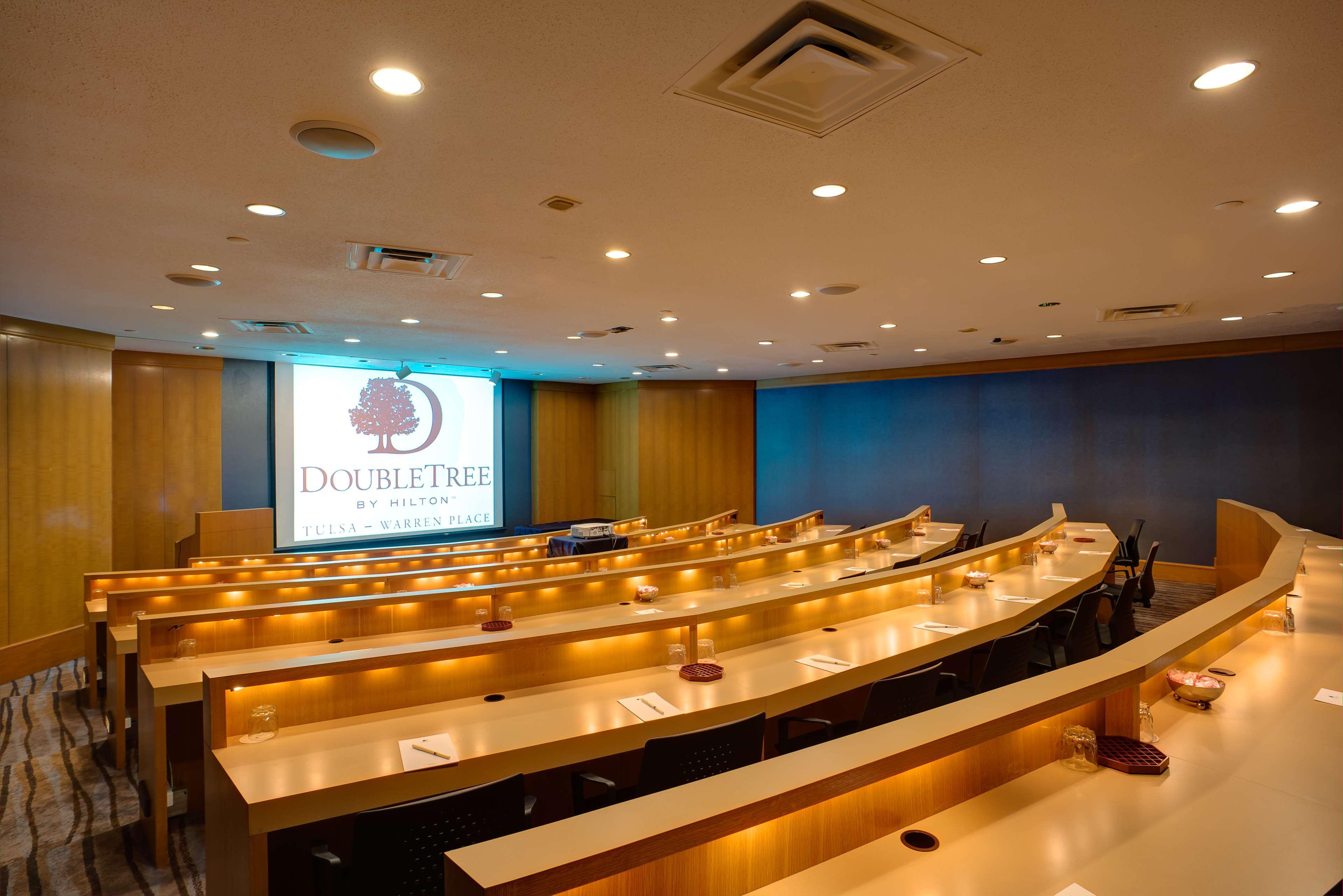 Doubletree By Hilton Tulsa At Warren Place Екстер'єр фото