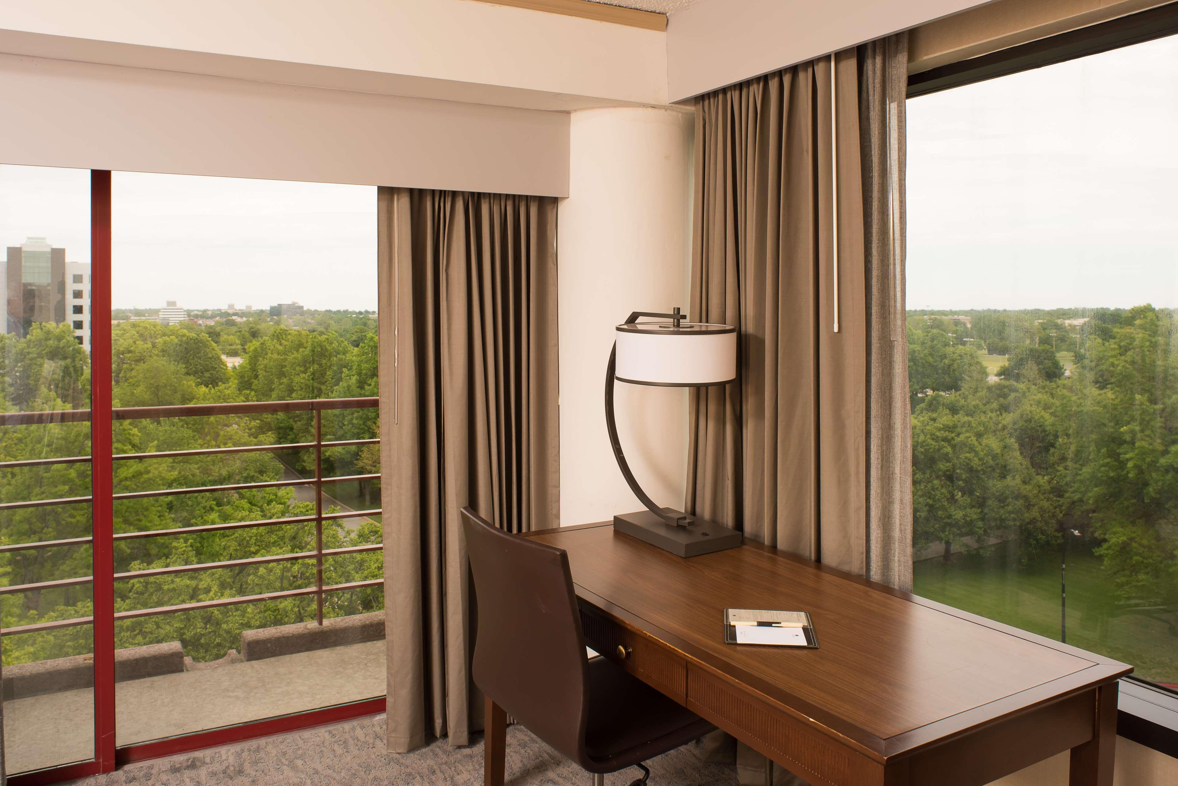 Doubletree By Hilton Tulsa At Warren Place Екстер'єр фото