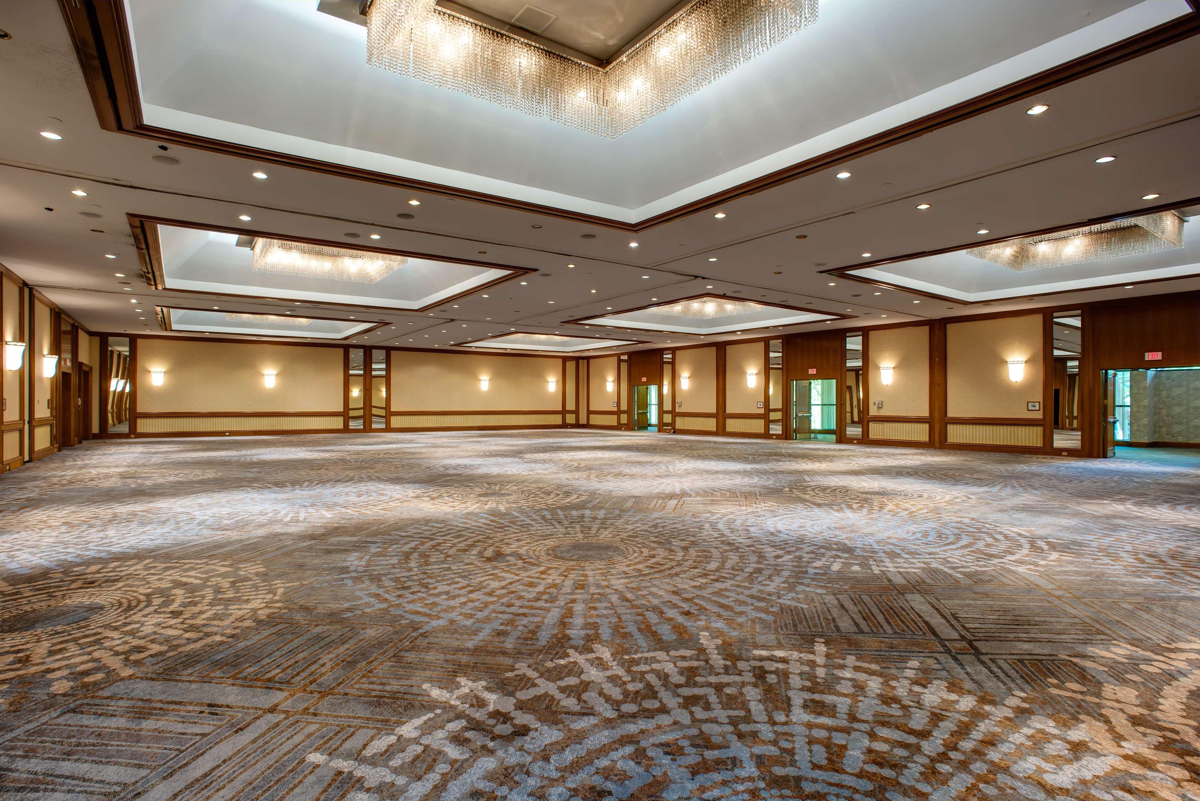 Doubletree By Hilton Tulsa At Warren Place Екстер'єр фото