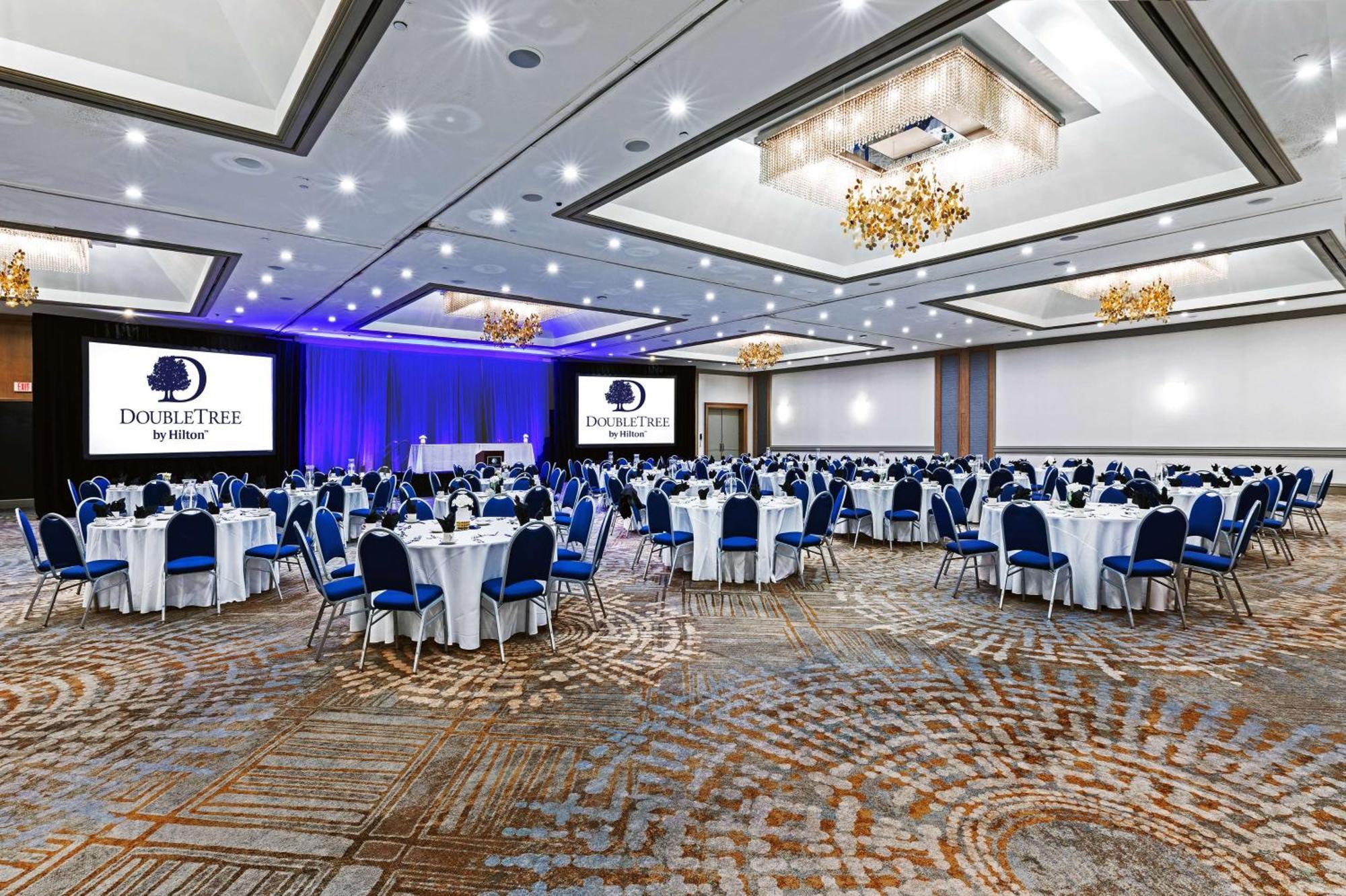 Doubletree By Hilton Tulsa At Warren Place Екстер'єр фото