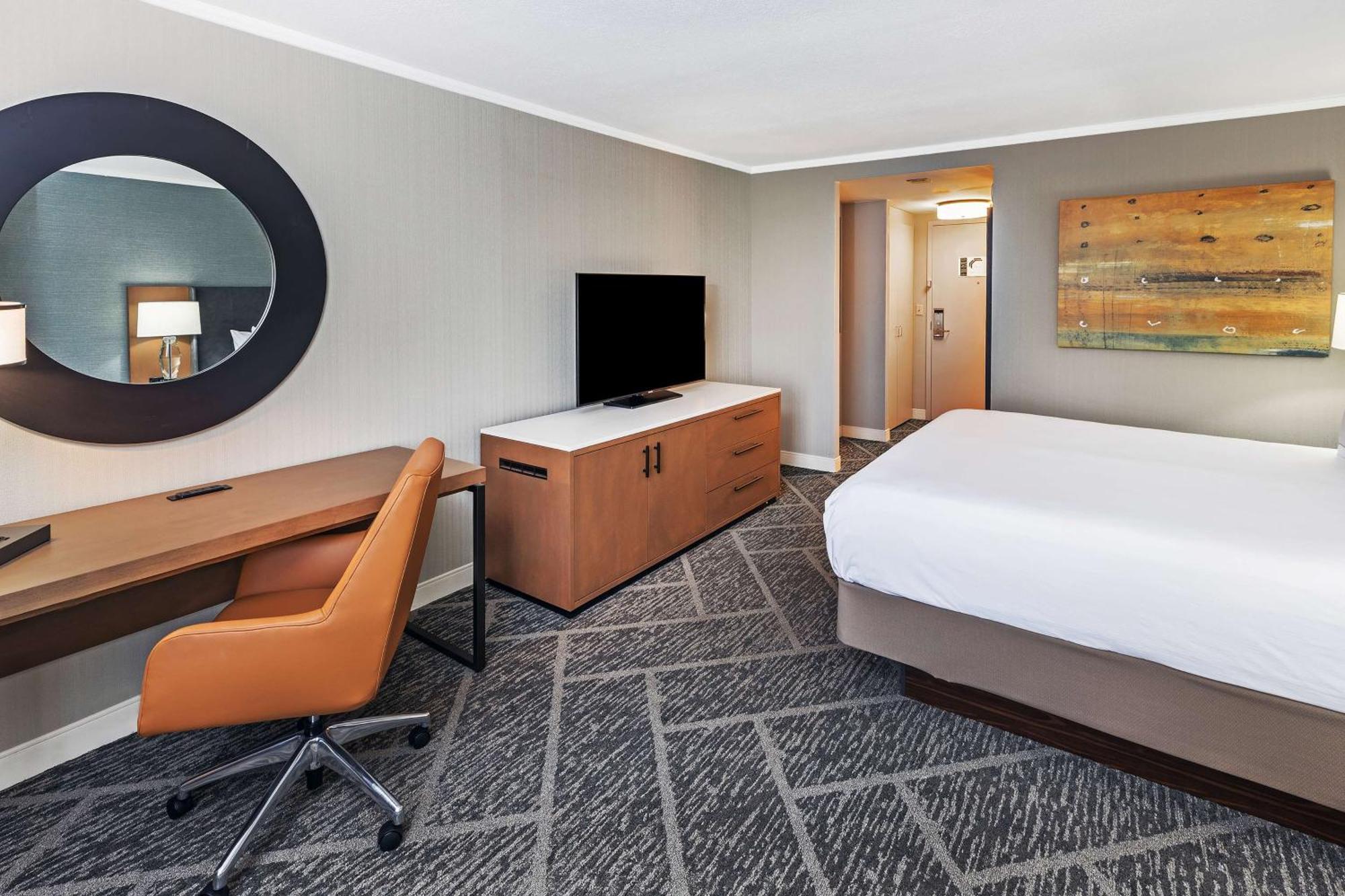 Doubletree By Hilton Tulsa At Warren Place Екстер'єр фото