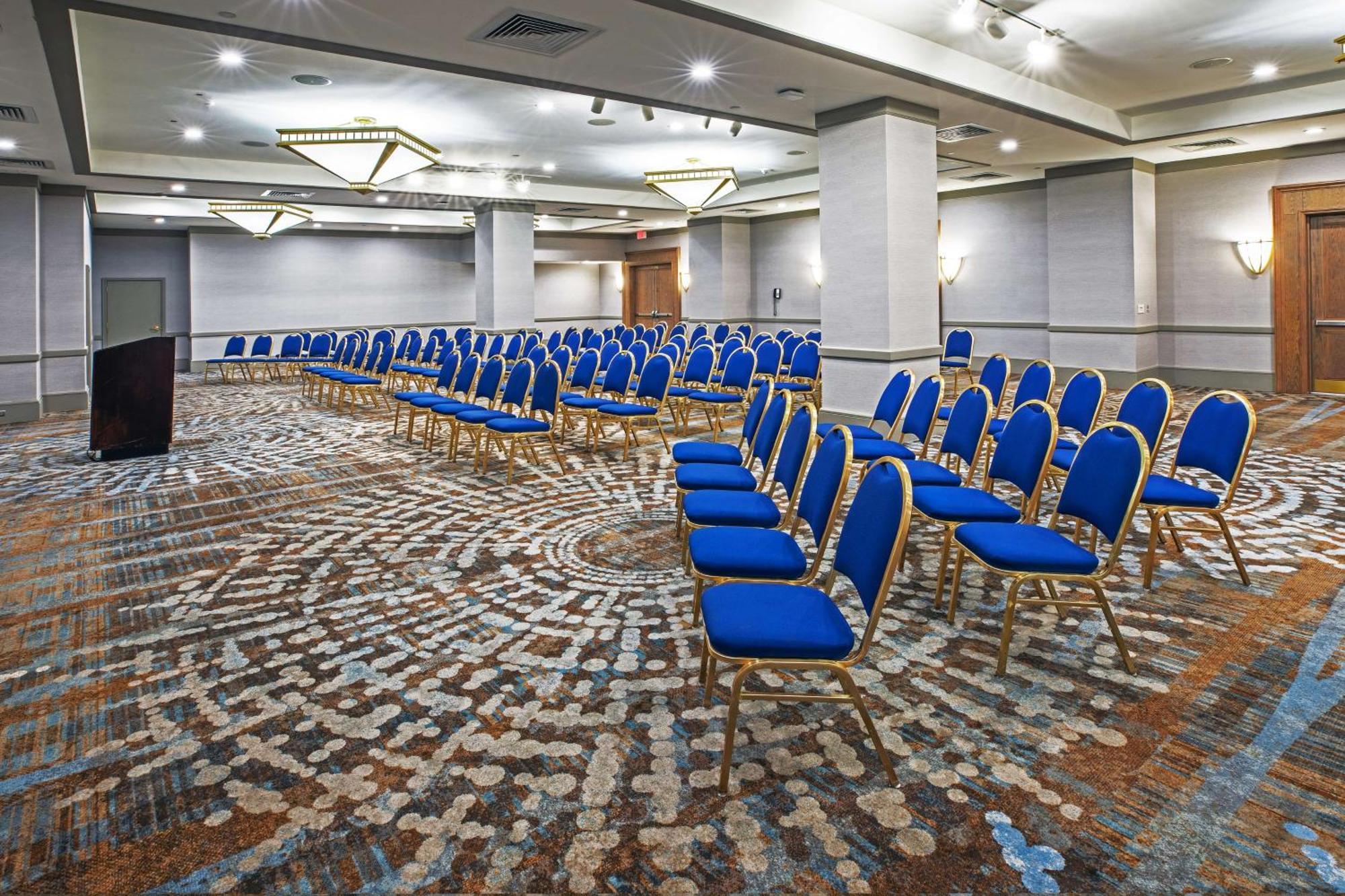 Doubletree By Hilton Tulsa At Warren Place Екстер'єр фото