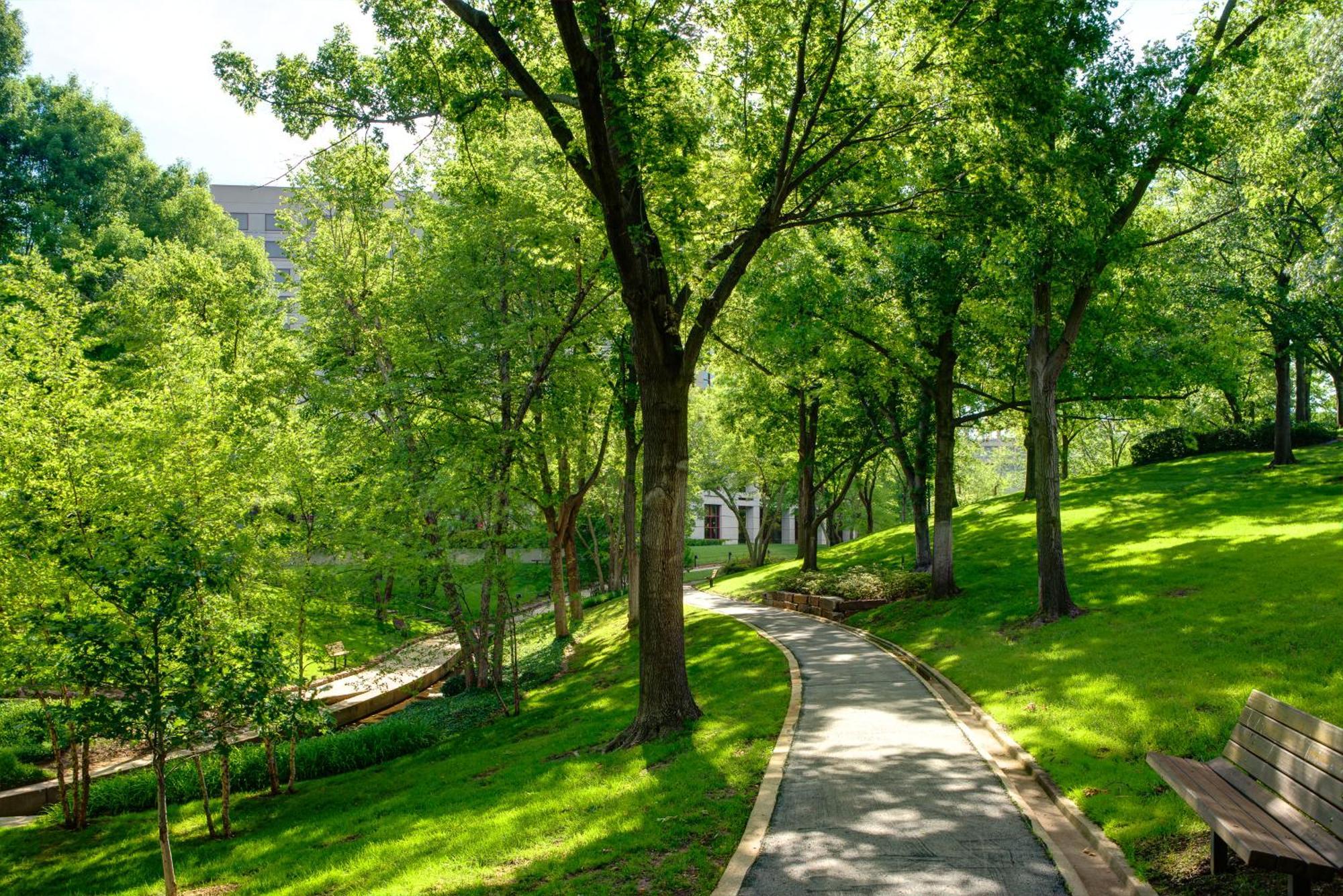 Doubletree By Hilton Tulsa At Warren Place Екстер'єр фото
